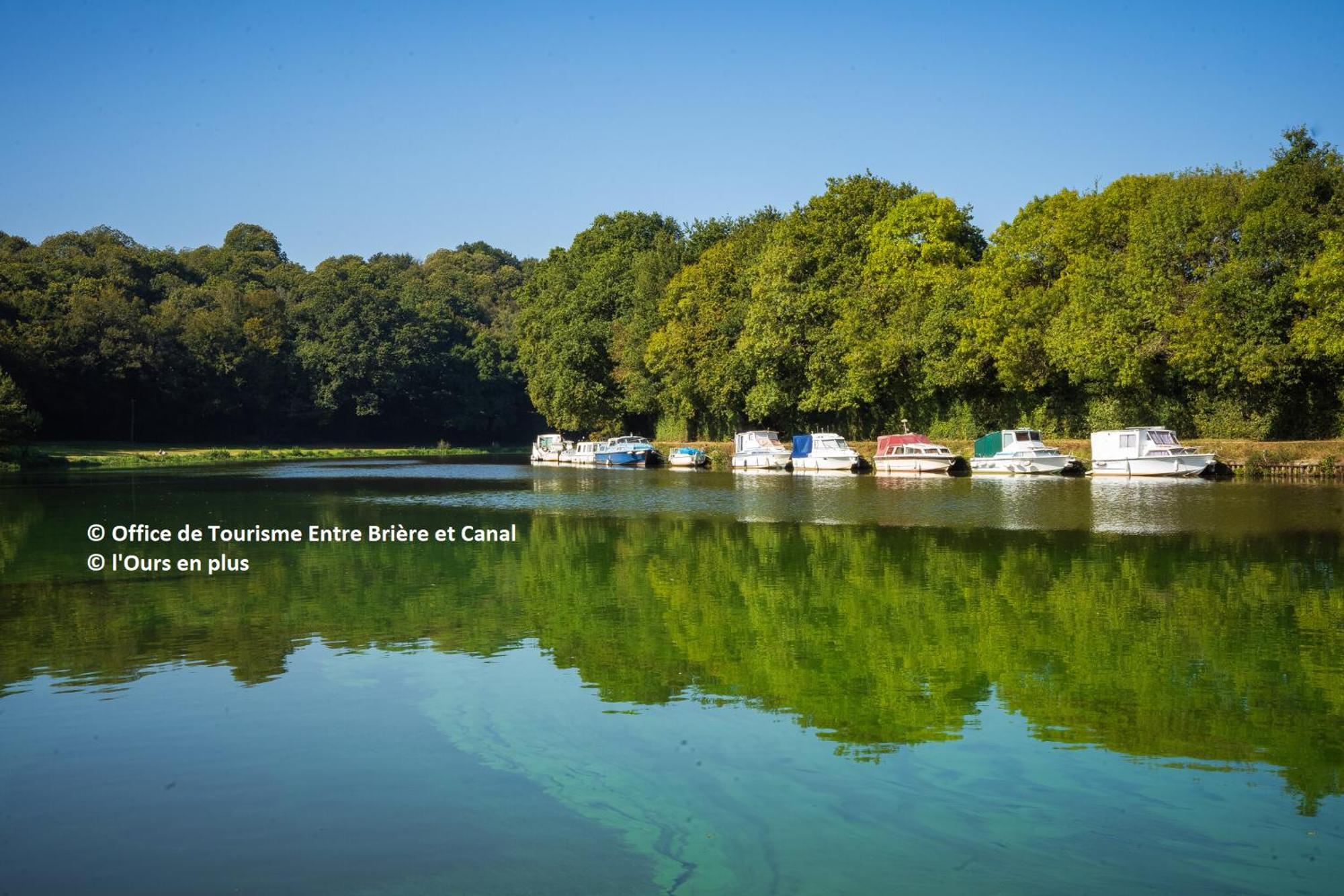 Campsite Mobil Canal Nantes A Brest 40 Minutes Nantes Et Saint-nazaire Guenrouet